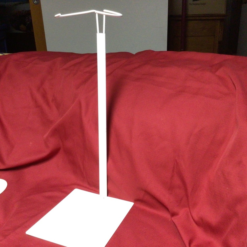 Metal extendable  DOLL holder